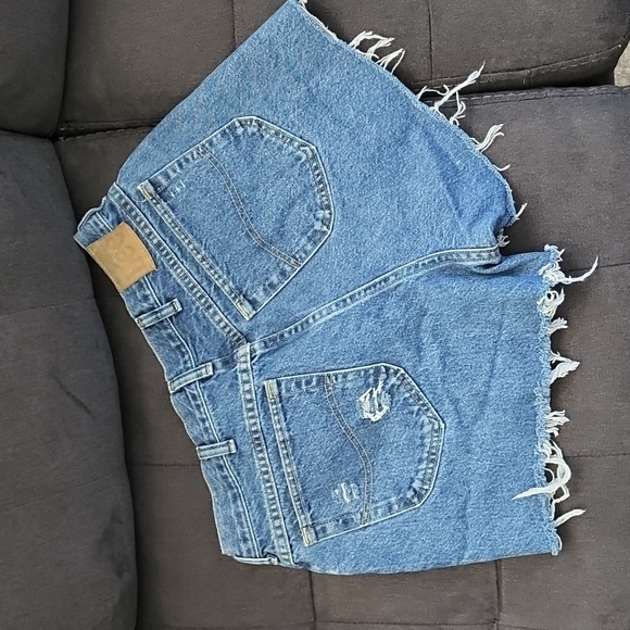 Upcycled distressed denim shorts - Picture 8 of 10